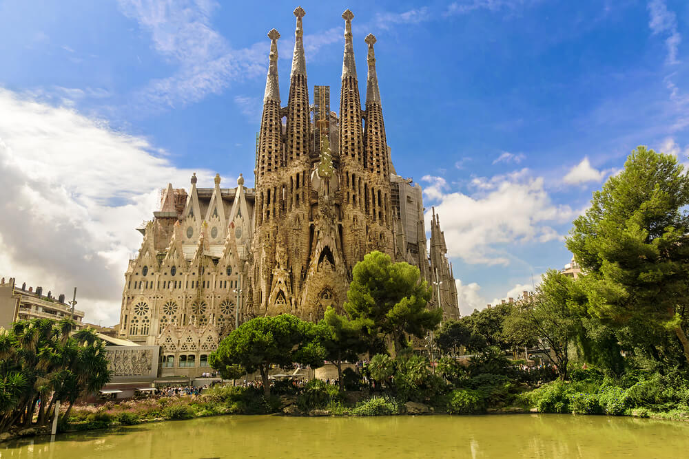 inspirational architects from the 20th century - antoni gaudí